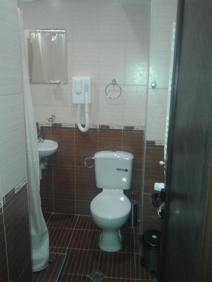 Family Hotel Balkana Априлці Екстер'єр фото