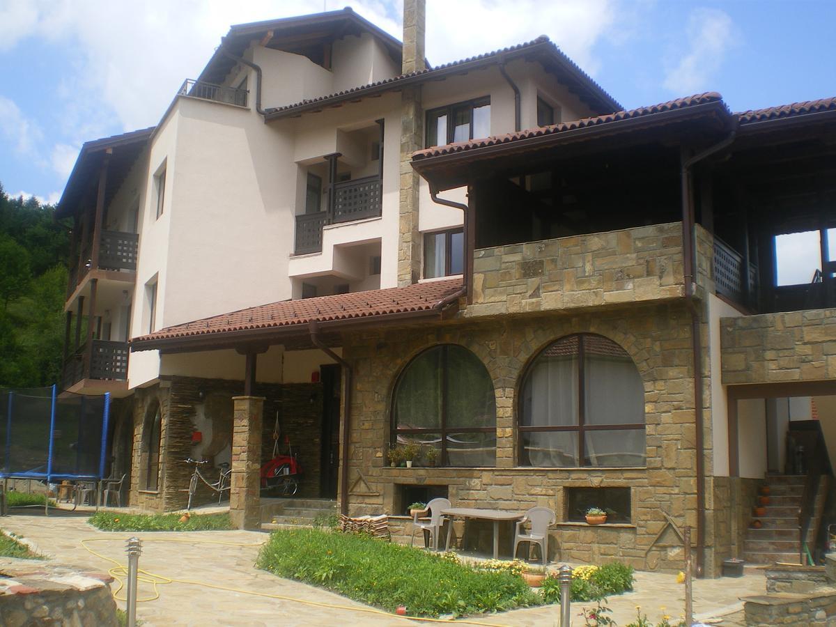Family Hotel Balkana Априлці Екстер'єр фото