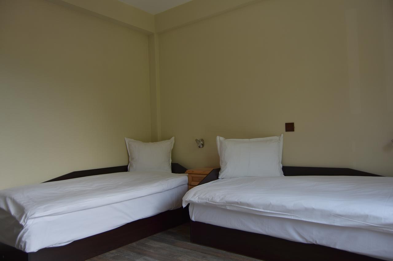 Family Hotel Balkana Априлці Екстер'єр фото
