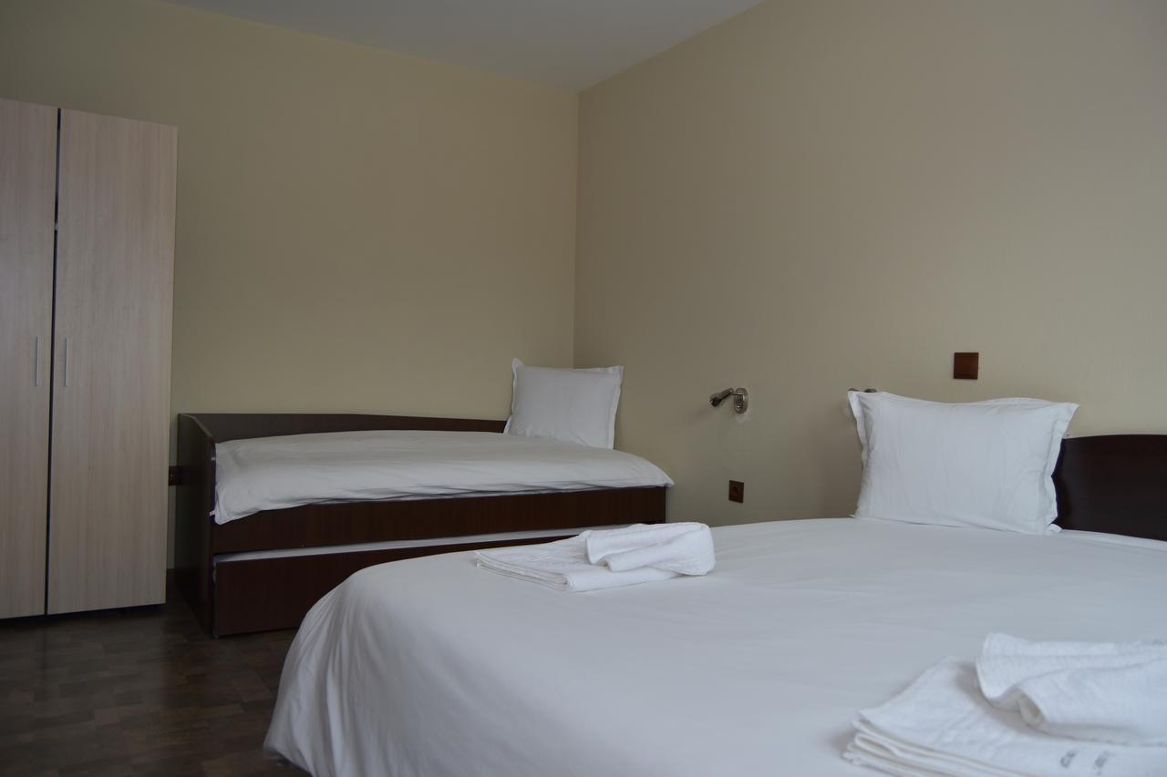 Family Hotel Balkana Априлці Екстер'єр фото